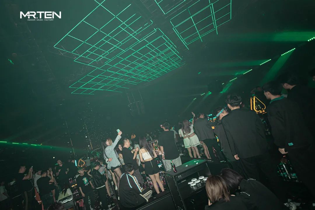 百变造型彭筝 带你走进她天真的世界-安阳TEN酒吧/MR.TEN CLUB