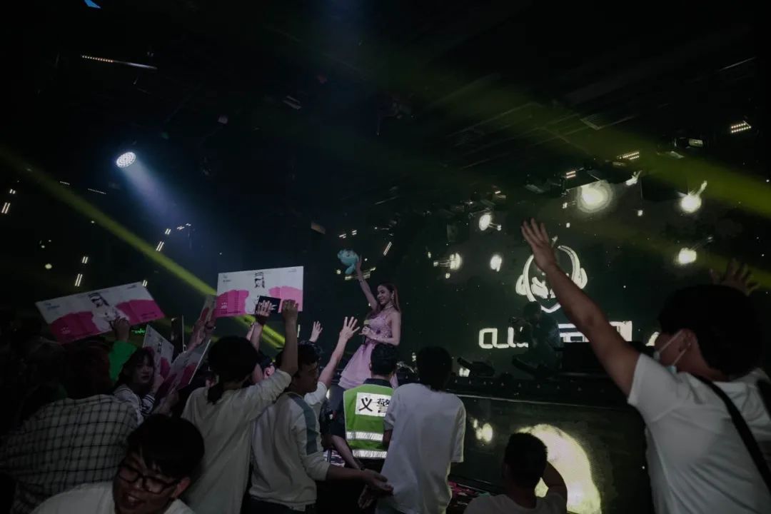 昨晚性感小天后，将你的情绪直接燃到爆点！-寮步芬迪Club/FENDI CLUB