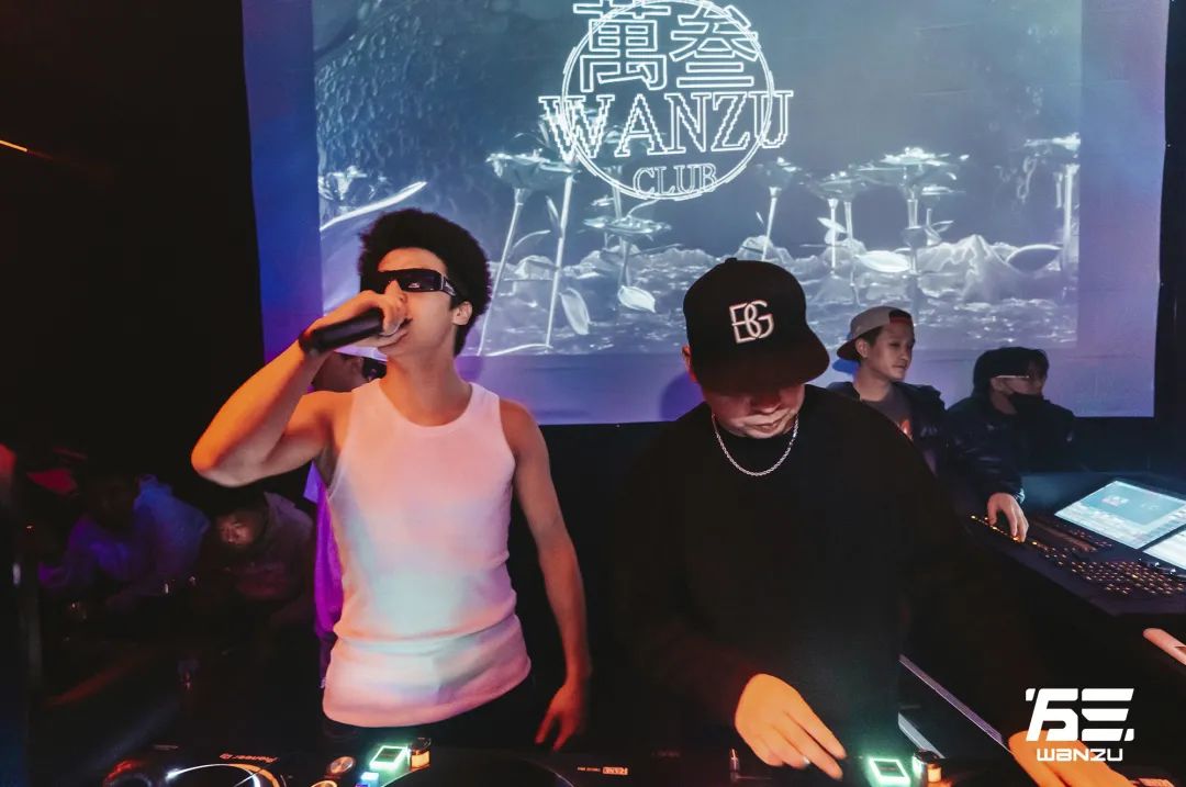 REVIEW｜Dec.31 2021 扬布拉德 LIVE in WANZU-成都万三酒吧/WANZU CLUB