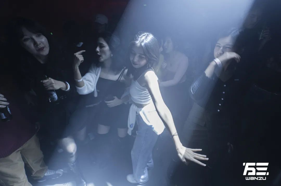 REVIEW｜Dec.31 2021 扬布拉德 LIVE in WANZU-成都万三酒吧/WANZU CLUB