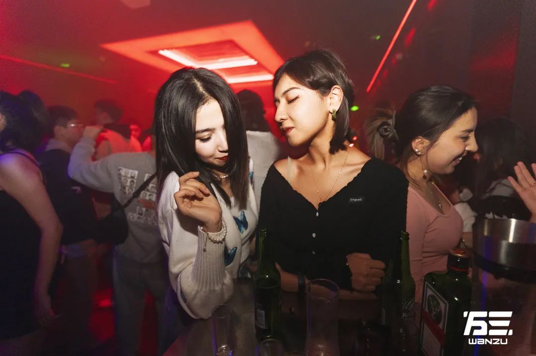 REVIEW｜Dec.31 2021 扬布拉德 LIVE in WANZU-成都万三酒吧/WANZU CLUB
