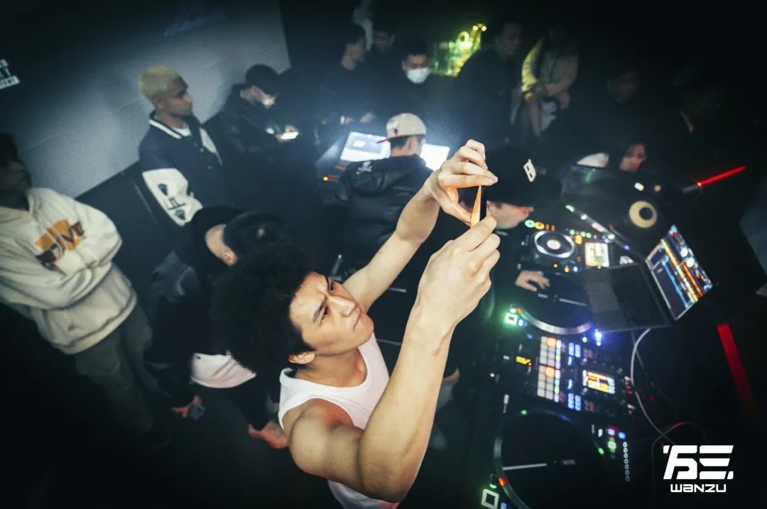 REVIEW｜Dec.31 2021 扬布拉德 LIVE in WANZU-成都万三酒吧/WANZU CLUB