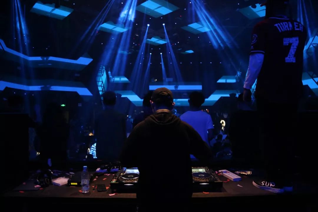 温莎娱乐·SPACE ‖ 抖音「云蹦迪」我和你一样都是第一次网恋！-秦皇岛斯贝斯酒吧/SPACE酒吧/SUPER SPACE CLUB