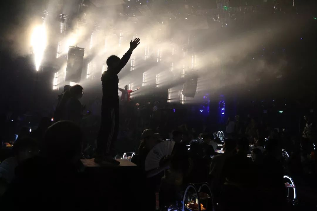 温莎娱乐·SPACE ‖ 抖音「云蹦迪」我和你一样都是第一次网恋！-秦皇岛斯贝斯酒吧/SPACE酒吧/SUPER SPACE CLUB