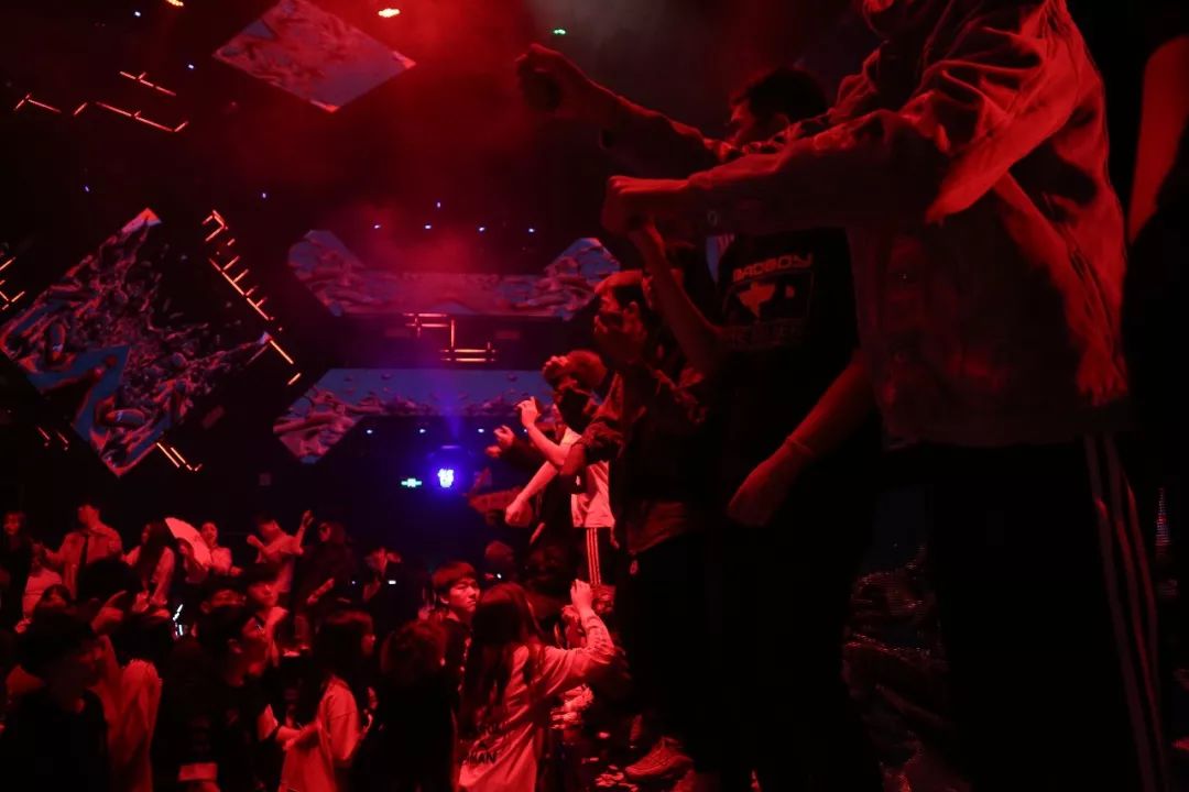 温莎娱乐·SPACE ‖ 抖音「云蹦迪」我和你一样都是第一次网恋！-秦皇岛斯贝斯酒吧/SPACE酒吧/SUPER SPACE CLUB