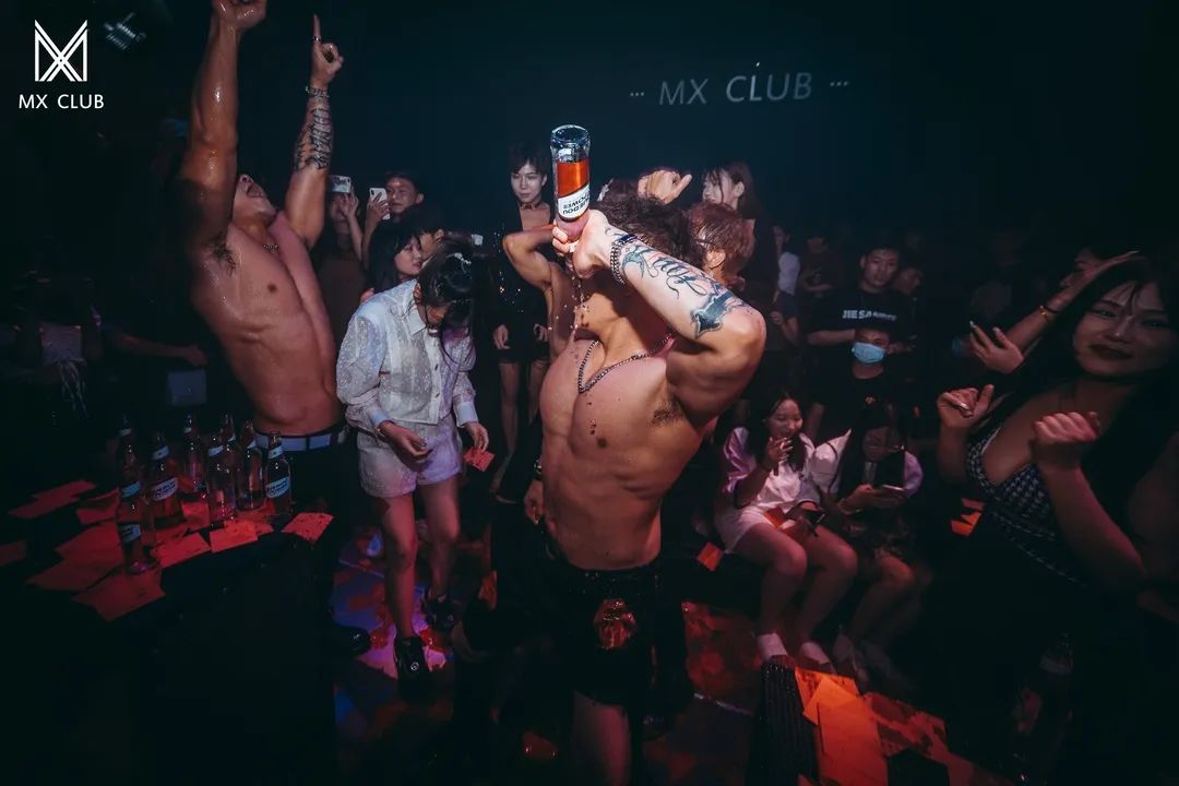 这就是你整晚在喊大、大、大的原因？-濮阳MX酒吧/MX CLUB