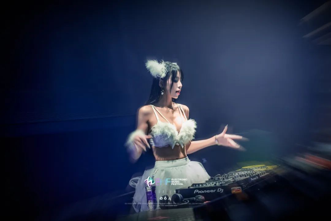 𝗖𝗟𝗨𝗕 𝗘𝗠𝗙 | DJ女魔头Monica呼叫头号玩家，请Raver入局-海口EMF酒吧/EMF CLUB