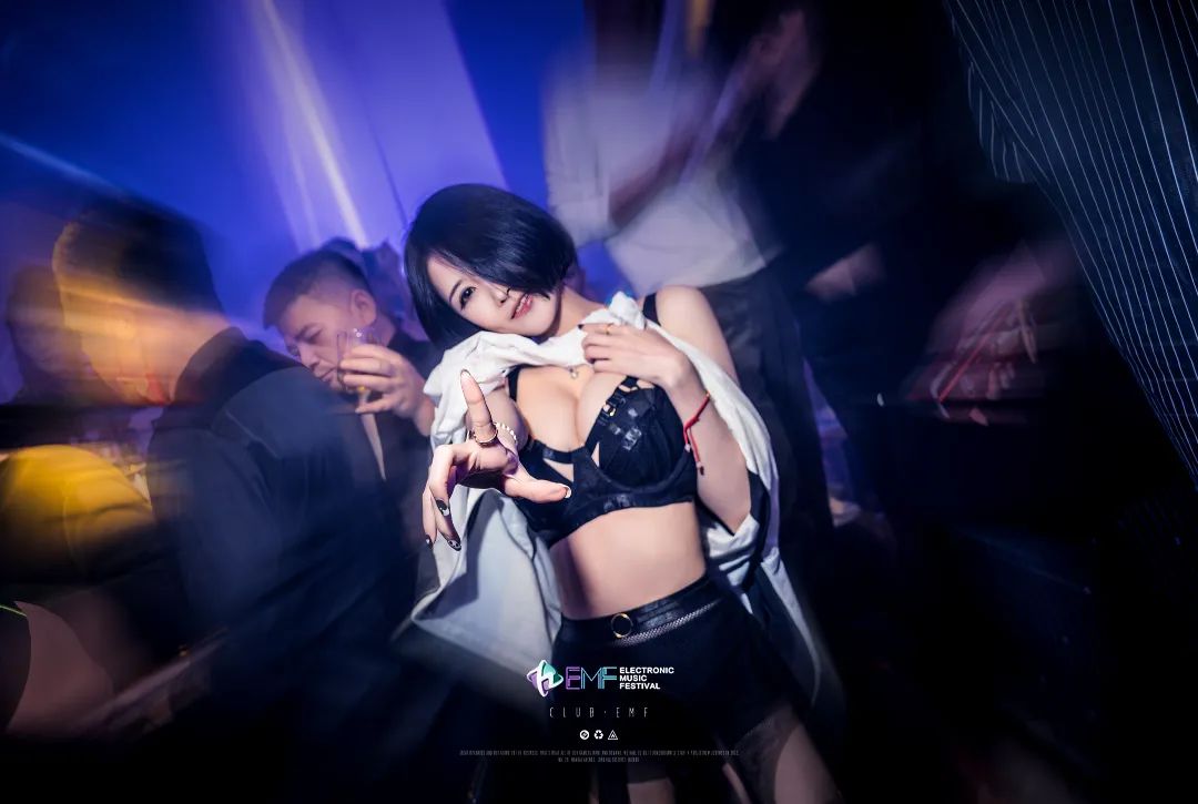 𝗖𝗟𝗨𝗕 𝗘𝗠𝗙 | DJ女魔头Monica呼叫头号玩家，请Raver入局-海口EMF酒吧/EMF CLUB