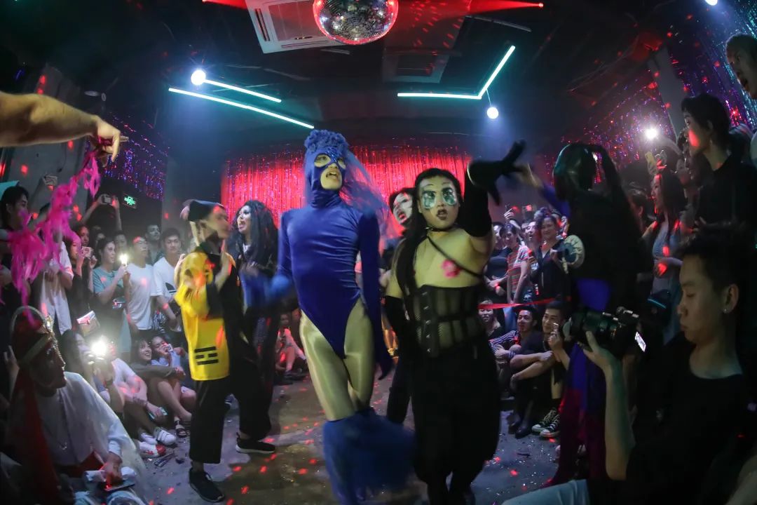 ▼ 电梯在开门之前 ▲-上海ELEVATOR/电梯酒吧