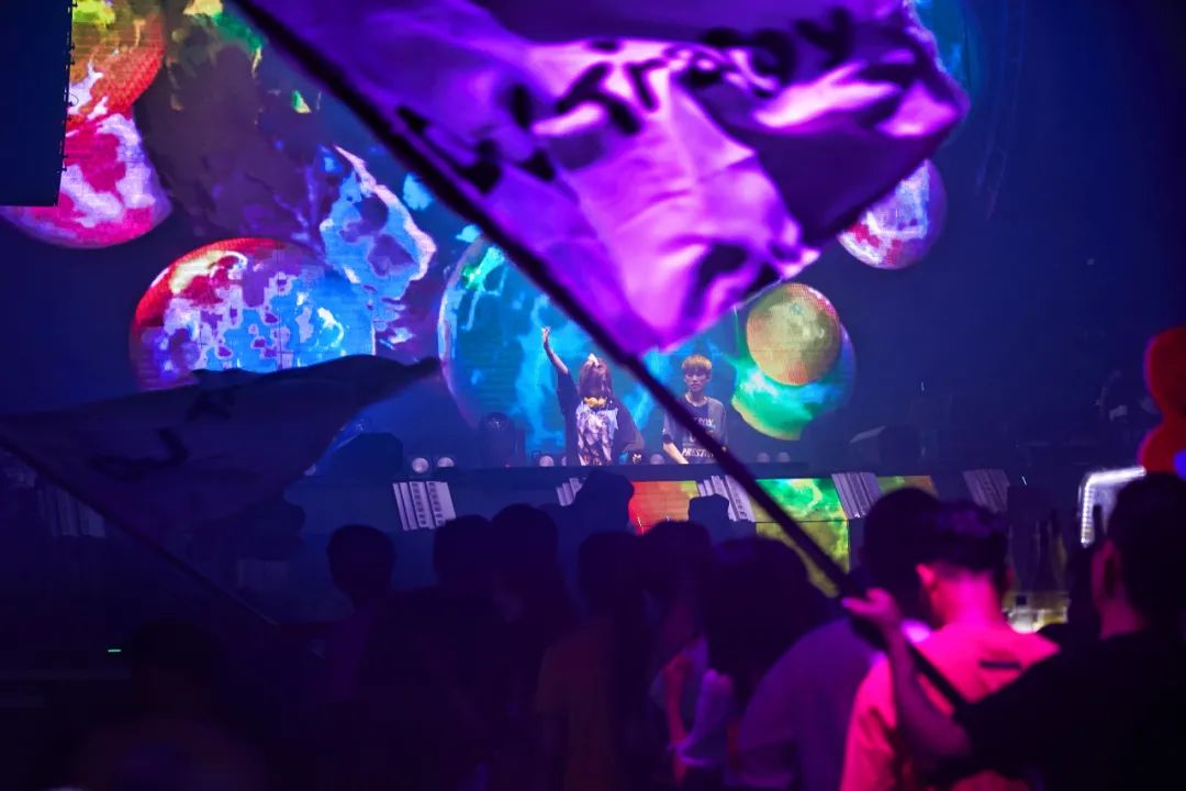 近千万粉丝DJ-Tracy │现场开炸，PARTY ROOM电音派对回顾-丽水Party Room百大电音剧场