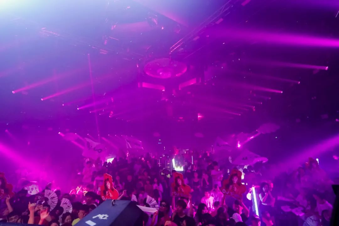 近千万粉丝DJ-Tracy │现场开炸，PARTY ROOM电音派对回顾-丽水Party Room百大电音剧场
