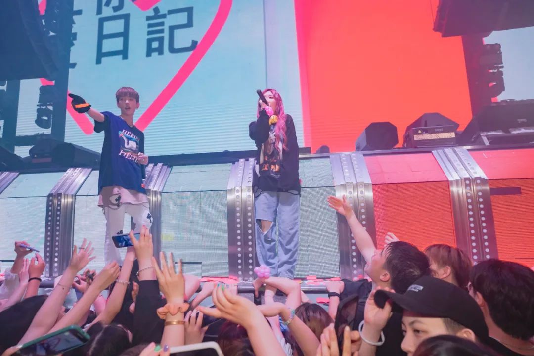 近千万粉丝DJ-Tracy │现场开炸，PARTY ROOM电音派对回顾-丽水Party Room百大电音剧场