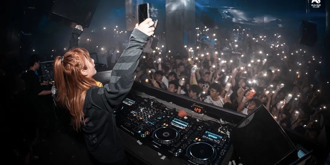 PARTY ROOM 05/28电音大咖│是小仙女，也是“人体节拍器”，DJ Tracy可酷可甜！-丽水Party Room百大电音剧场