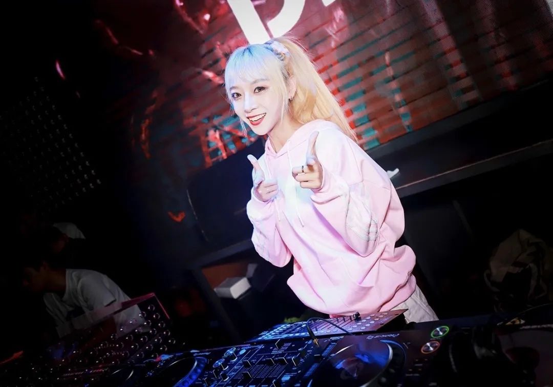 08/13 # 甜心EMI·向你发出爱的信号-福州SST酒吧/SST NIGHTCLUB
