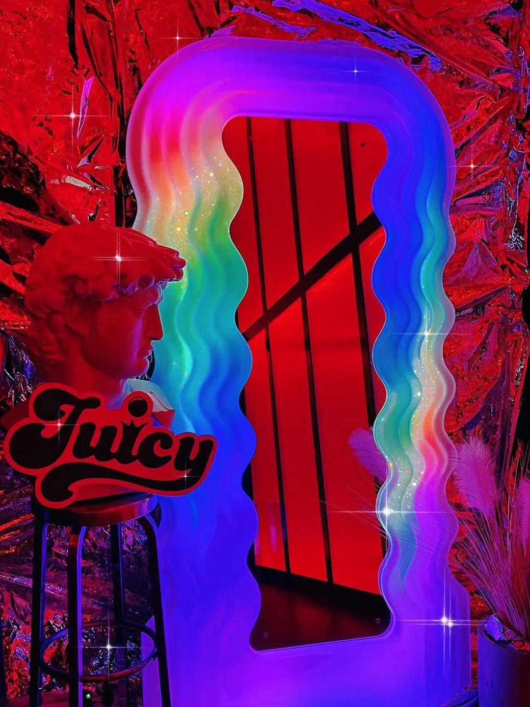 JUICY｜10/15 Who’s hottest？属于所有辣妹的摇摆狂欢夜！-青岛JUICY CLUB/新晋酒吧