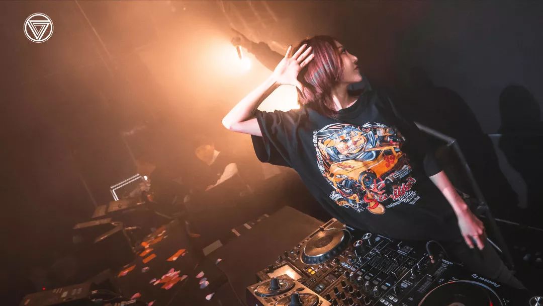 精彩回顾│04/12 百大DJ#KAKA#带你掌控舞池风雨，体验硬核电音-廊坊MAX酒吧/MAX CLUB