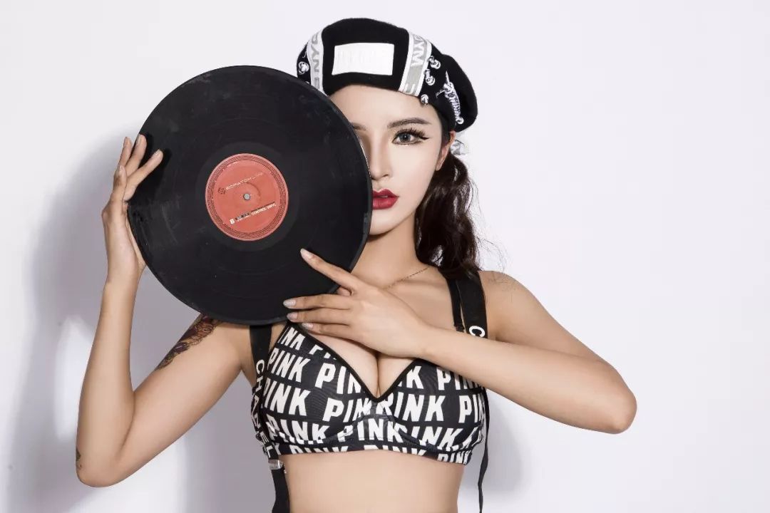 CLUB MAX | 12.13-14 | #DJ MiuMiu&MC Micro.G# 实力和颜值碰撞出的音乐盛宴！-廊坊MAX酒吧/MAX CLUB