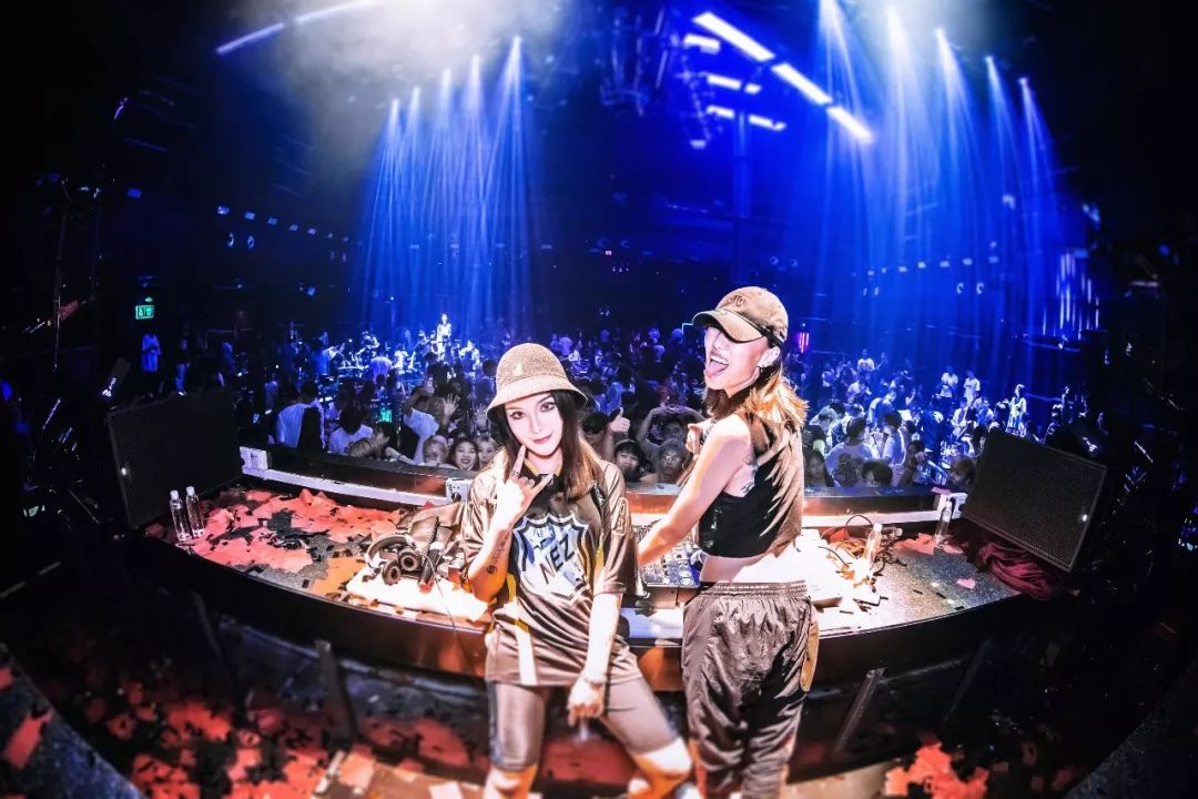 CLUB MAX | 12.13-14 | #DJ MiuMiu&MC Micro.G# 实力和颜值碰撞出的音乐盛宴！-廊坊MAX酒吧/MAX CLUB