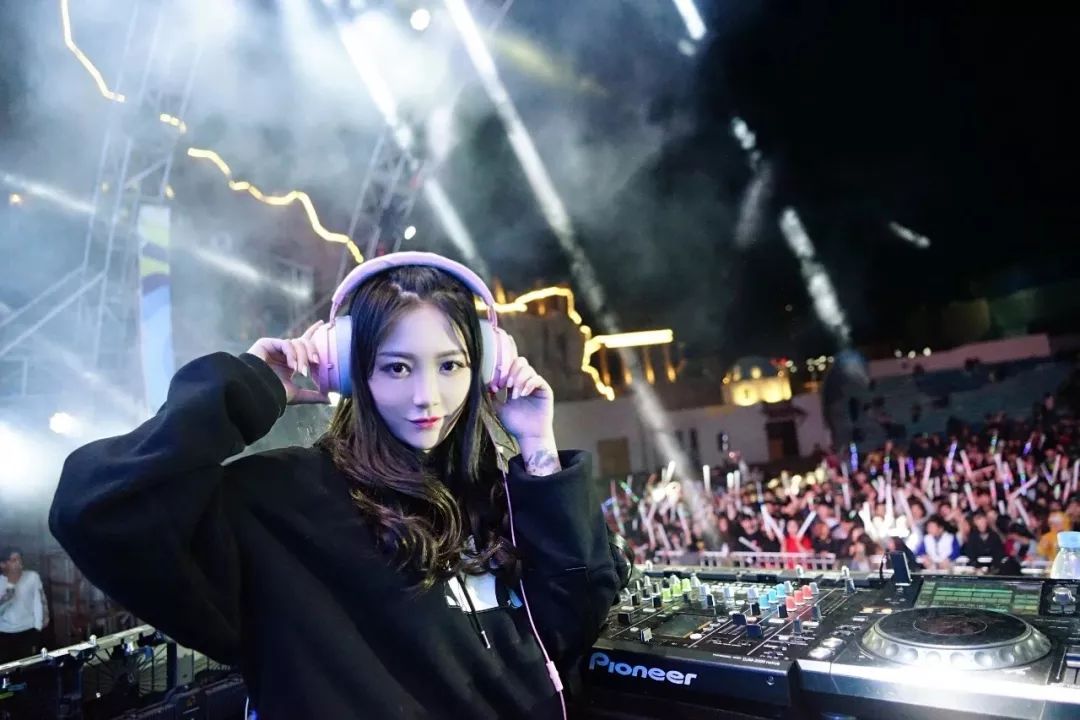 MAX CLUB | 07/31 | 电音小仙女 DJ Tracy 可爱来袭！-廊坊MAX酒吧/MAX CLUB