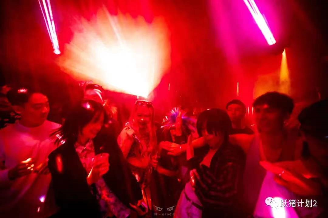 12/31 BACKUP 跨年派对丨绝代双娇-湛江BACKUP酒吧/BACKUP club