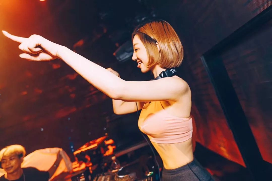 CLUB MAX | 10.05-她应该是最高颜值的DJ女神了！-廊坊MAX酒吧/MAX CLUB