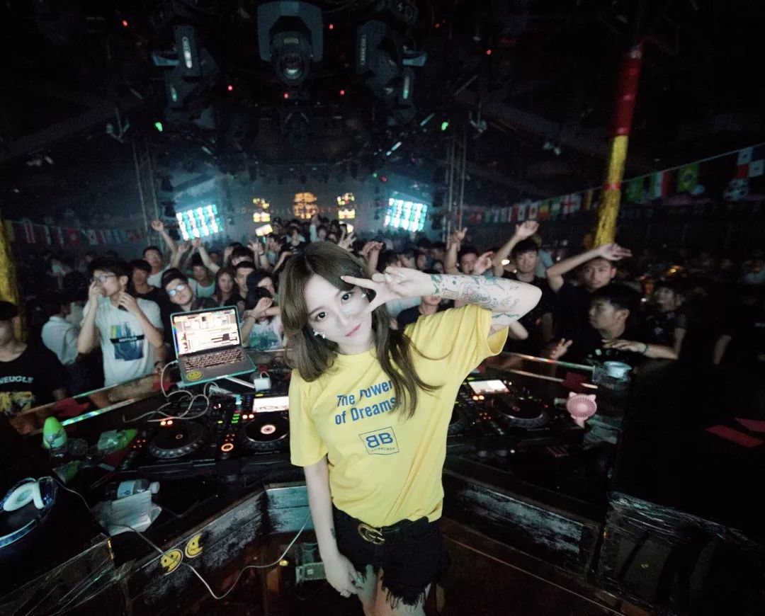 MAX CLUB | 07/31 | 电音小仙女 DJ Tracy 可爱来袭！-廊坊MAX酒吧/MAX CLUB
