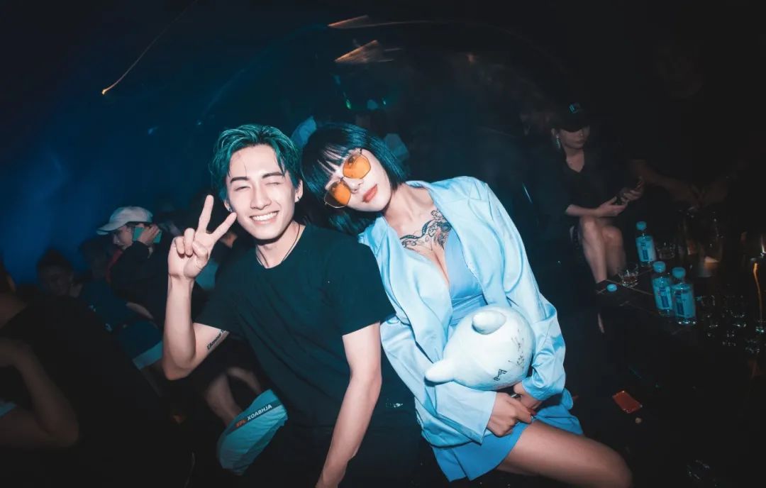 就在今晚网红Party Girl进驻MiuMiu3.0——陪你玩乐至天亮-潮州MIUMIU酒吧/缪缪酒吧