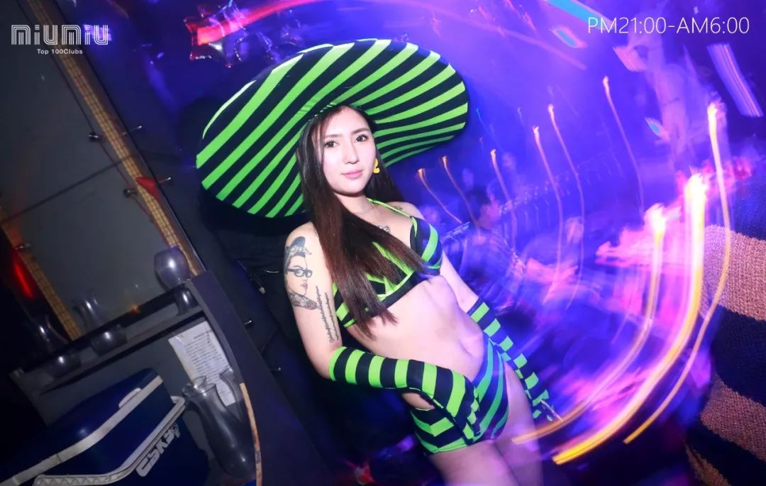 就在今晚 4/27特邀异国双人组合带来唯美“空中芭蕾'有一种舞蹈要抬起头欣赏-潮州MIUMIU酒吧/缪缪酒吧