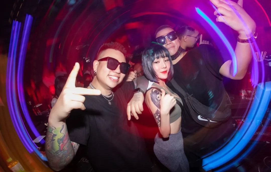 就在今晚网红Party Girl进驻MiuMiu3.0——陪你玩乐至天亮-潮州MIUMIU酒吧/缪缪酒吧