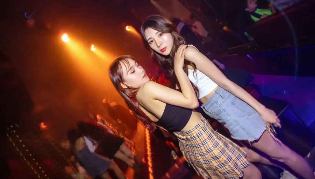 就在今晚网红Party Girl进驻MiuMiu3.0——陪你玩乐至天亮-潮州MIUMIU酒吧/缪缪酒吧