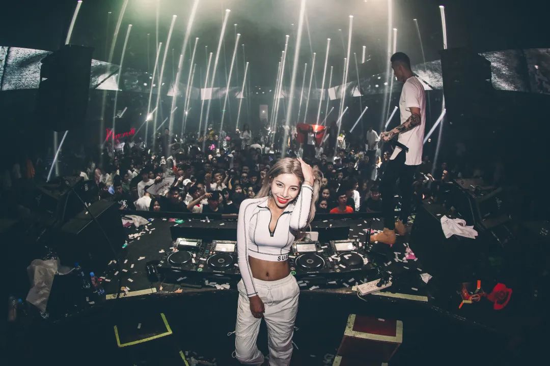 MIUMIU3.0 CLUB | 06/18 福利第二弹“机车女王” DJ STELLA 183 疾驰而来 //百威明星之夜-潮州MIUMIU酒吧/缪缪酒吧