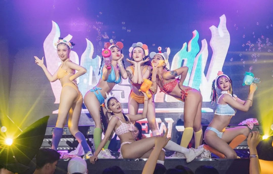 就在今晚网红Party Girl进驻MiuMiu3.0——陪你玩乐至天亮-潮州MIUMIU酒吧/缪缪酒吧