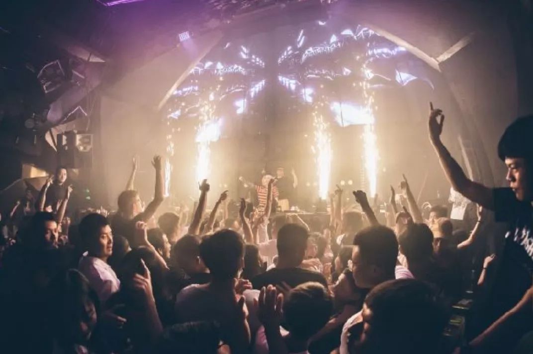就在今晚，周五你准备好和他一起狂欢了吗？知名气氛制造鬼才 - DJ ASIA-潮州MIUMIU酒吧/缪缪酒吧