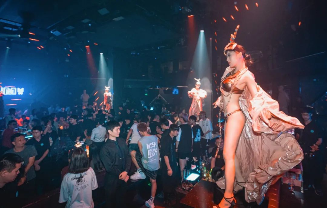 就在今晚网红Party Girl进驻MiuMiu3.0——陪你玩乐至天亮-潮州MIUMIU酒吧/缪缪酒吧