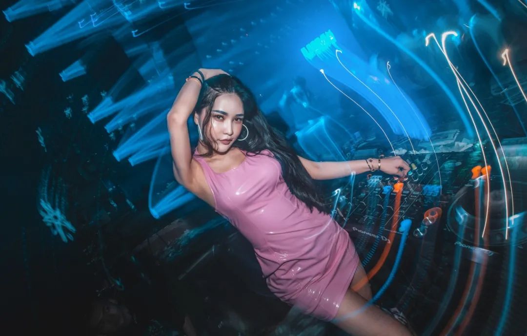 就在今晚网红Party Girl进驻MiuMiu3.0——陪你玩乐至天亮-潮州MIUMIU酒吧/缪缪酒吧