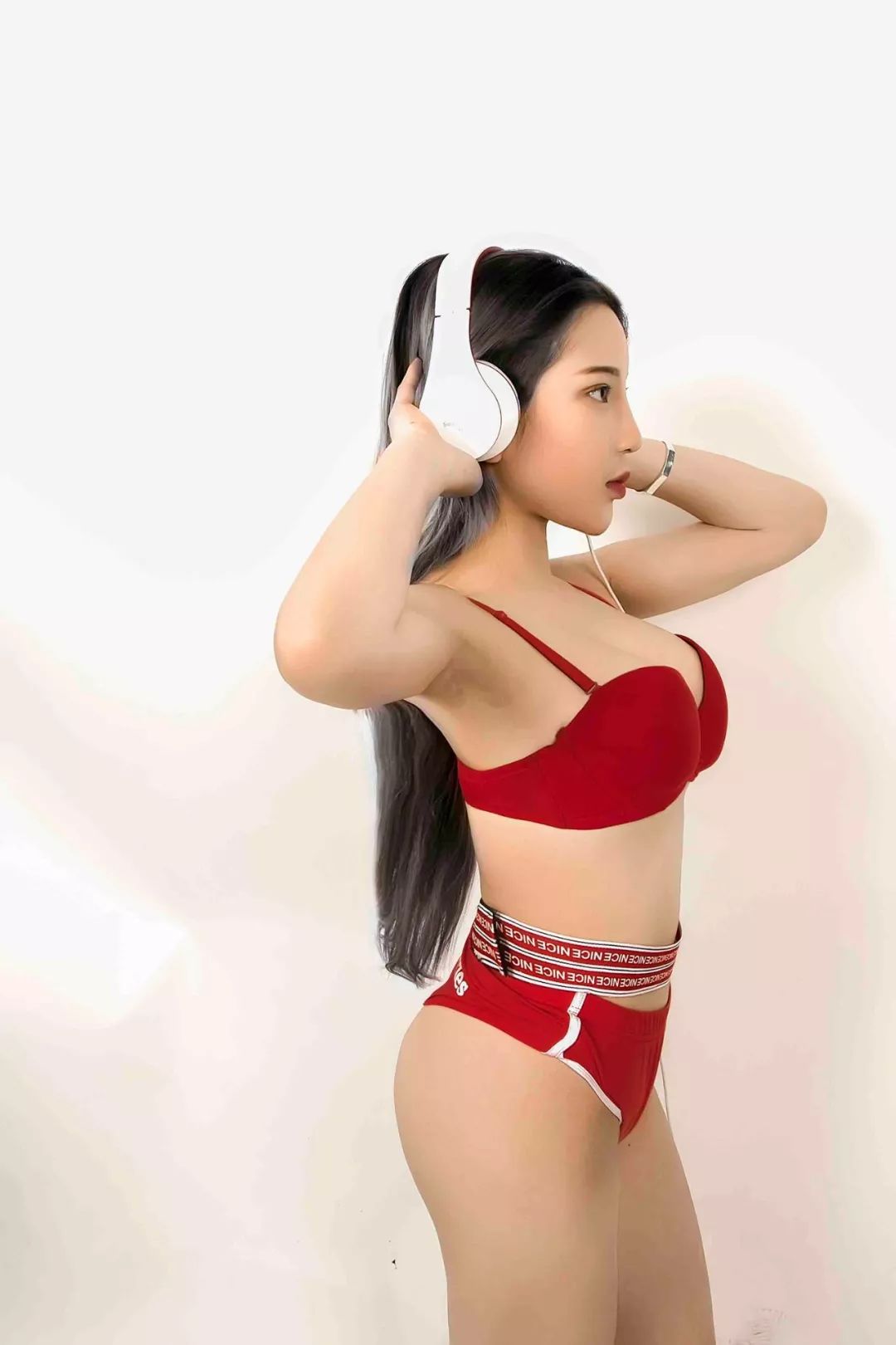 中国籍GOGO | 5位模特佳丽汇聚MiuMiu，每晚湿身热舞互动-潮州MIUMIU酒吧/缪缪酒吧