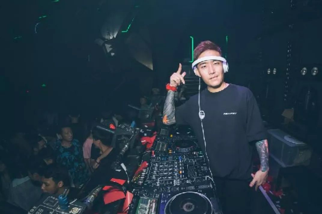 就在今晚，周五你准备好和他一起狂欢了吗？知名气氛制造鬼才 - DJ ASIA-潮州MIUMIU酒吧/缪缪酒吧