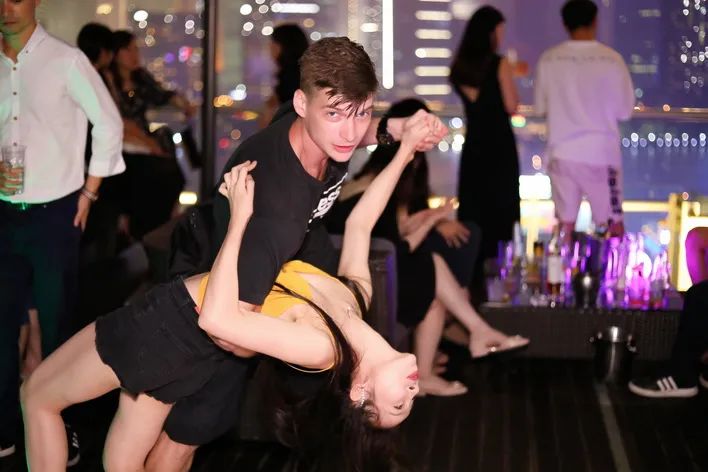 11.04 FC Club 金融、科技、海归、企业家、投资人社交之夜 Elite Networking Evening-上海FC酒吧/FC Club