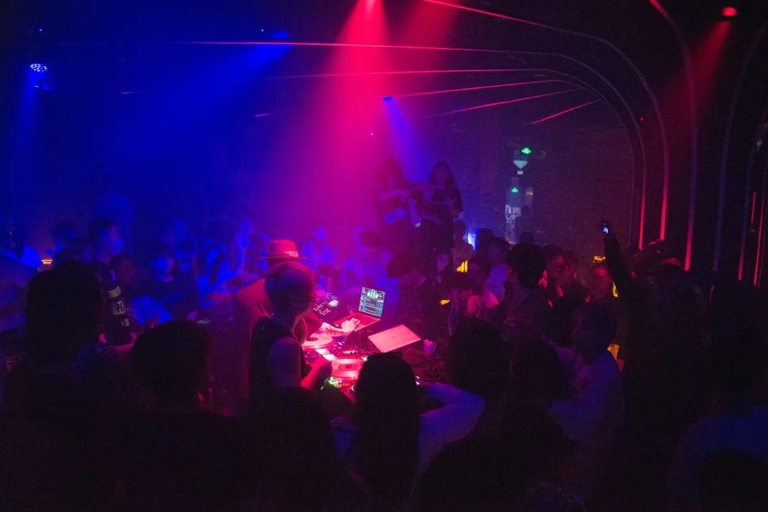 9.25-【秋高时间】中古车展-人体涂鸦-DJ派对搭乘到位跑车 奔向快乐之旅-中山INPLACE到位跳舞俱乐部