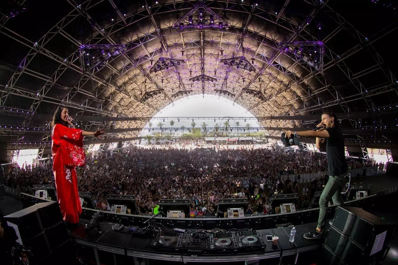 Skrillex给Anna Lunoe在Coachella留下了一个难忘时刻-PYRO音乐