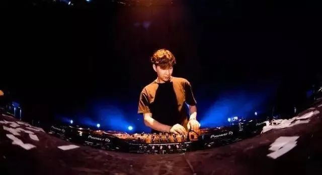06.13 | “音乐机器人”DJ DAYLE 与你共享超频音乐国度。-佛山熊猫酒吧/Panda house