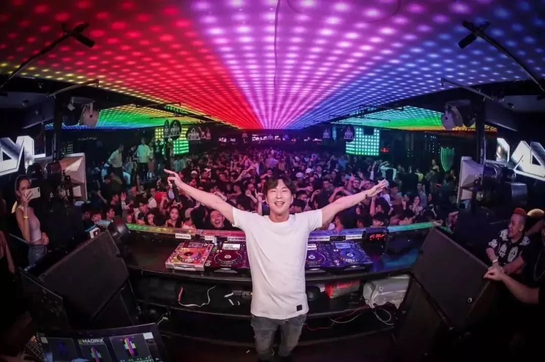 06.13 | “音乐机器人”DJ DAYLE 与你共享超频音乐国度。-佛山熊猫酒吧/Panda house