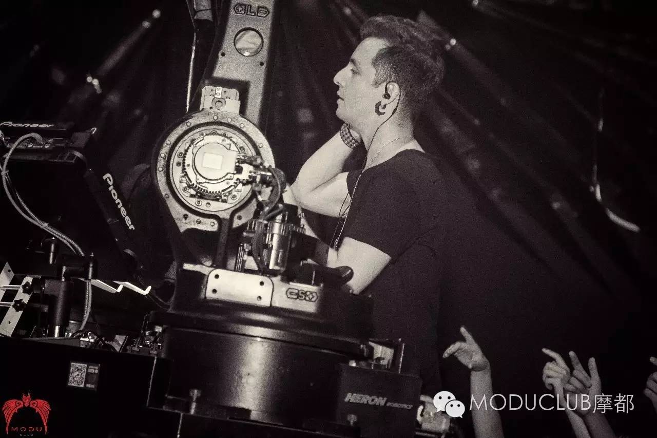 【7.16 Saturday】来自意大利的頂級DJ-LEO CHIODAROLI-上海魔都酒吧/MODU CLUB