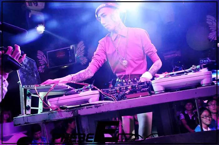 昆山PHEBE│7月 / 顶级DJ兼音乐制作人【Dj.Lin.Q】强势助阵菲芘演艺阵容！-昆山菲芘酒吧/PHEBE CLUB