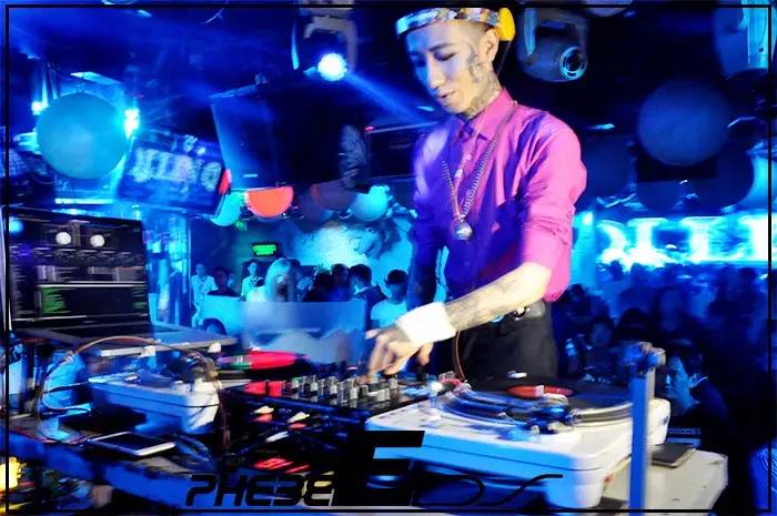 昆山PHEBE│7月 / 顶级DJ兼音乐制作人【Dj.Lin.Q】强势助阵菲芘演艺阵容！-昆山菲芘酒吧/PHEBE CLUB