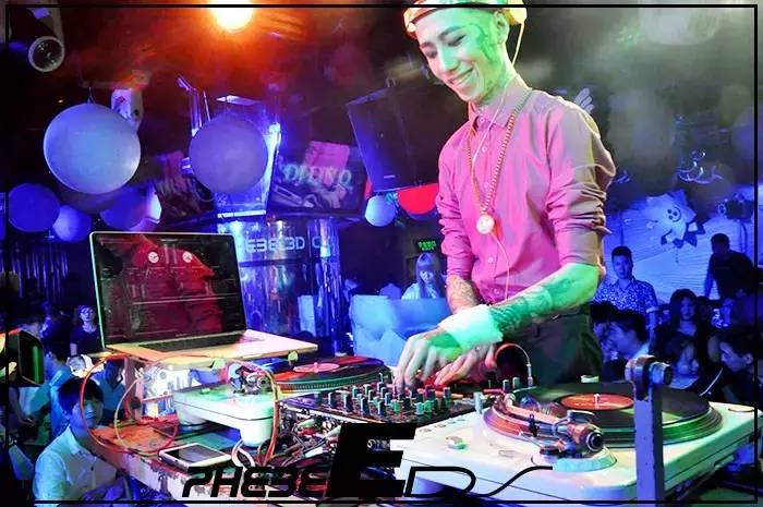 昆山PHEBE│7月 / 顶级DJ兼音乐制作人【Dj.Lin.Q】强势助阵菲芘演艺阵容！-昆山菲芘酒吧/PHEBE CLUB