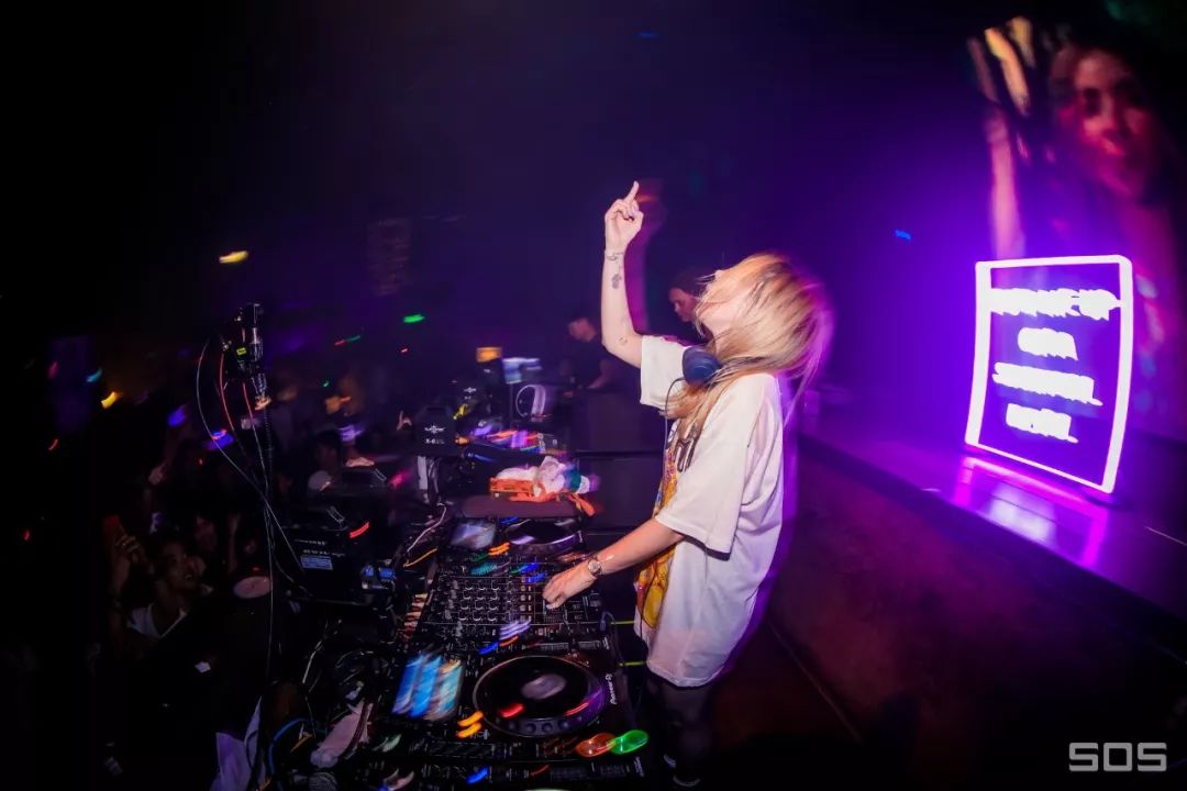 Review: 昨夜 Alison Wonderland 真是感受到你们的热情！-杭州风暴酒吧/SOS Club