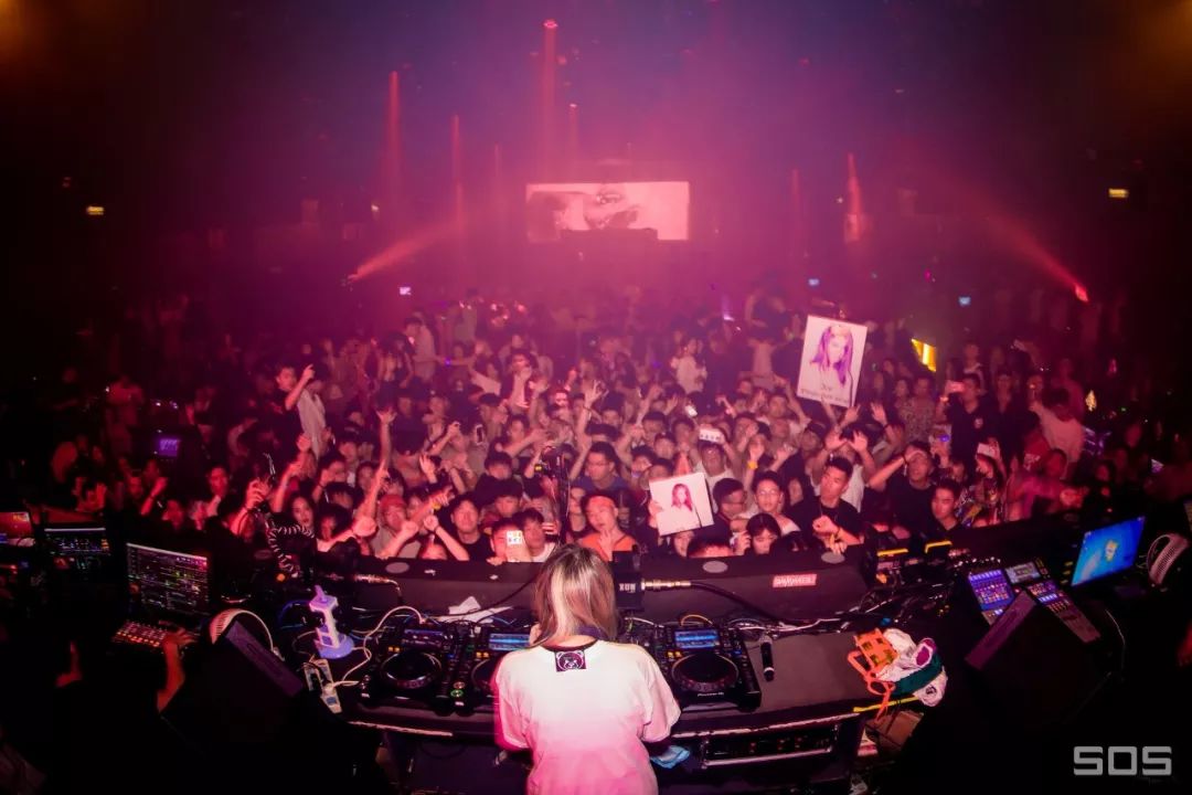 Review: 昨夜 Alison Wonderland 真是感受到你们的热情！-杭州风暴酒吧/SOS Club