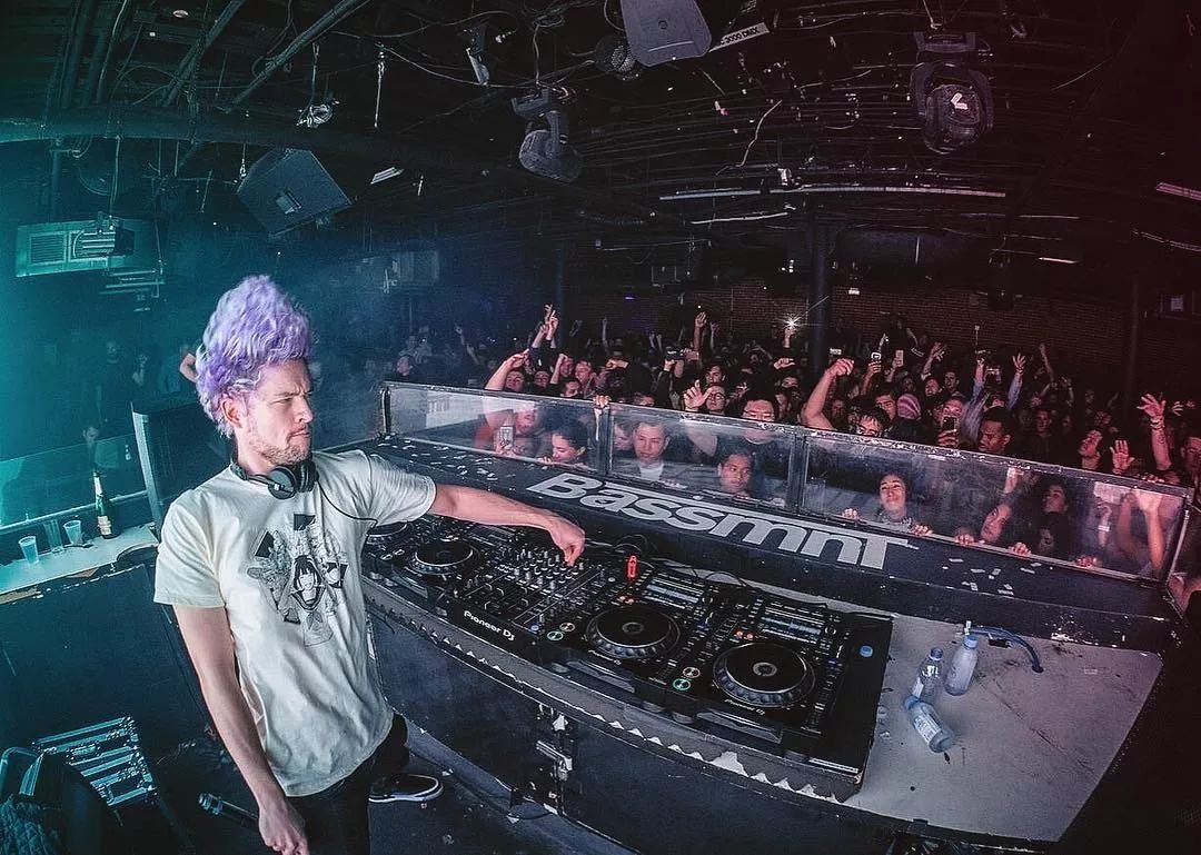 从黑发到紫发,Virtual Riot 正在持续異化-宁波诺亚方舟酒吧/nova酒吧 从黑发到紫发,Virtual Riot 正在持续異化-宁波诺亚方舟酒吧/nova酒吧