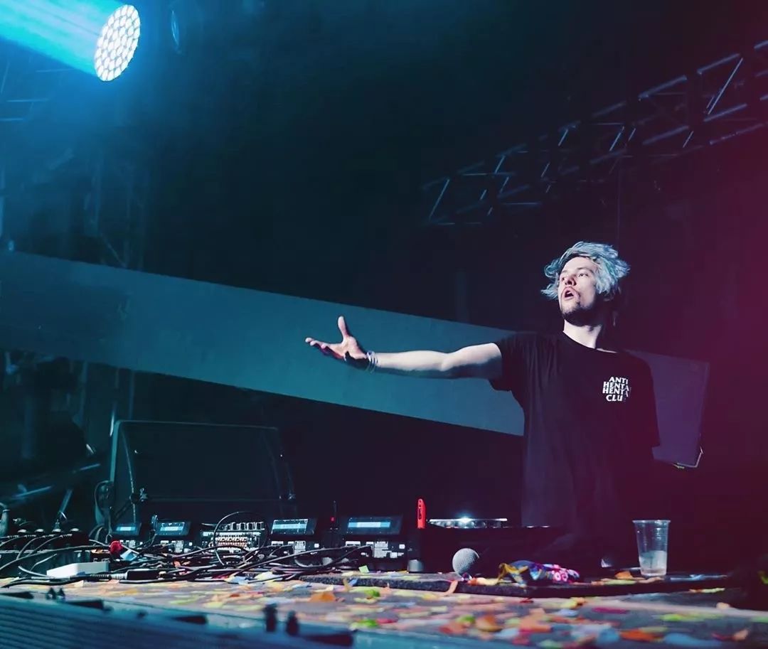 从黑发到紫发,Virtual Riot 正在持续異化-宁波诺亚方舟酒吧/nova酒吧 从黑发到紫发,Virtual Riot 正在持续異化-宁波诺亚方舟酒吧/nova酒吧